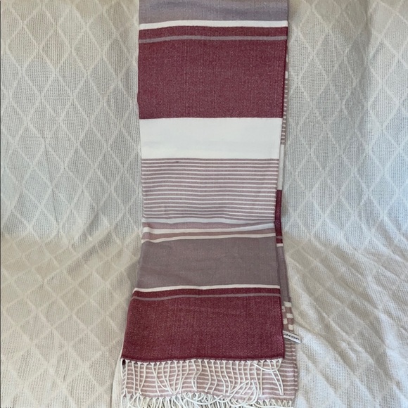 NWOT Calvin Klein Burgundy & White Striped Scarf. - Picture 2 of 3